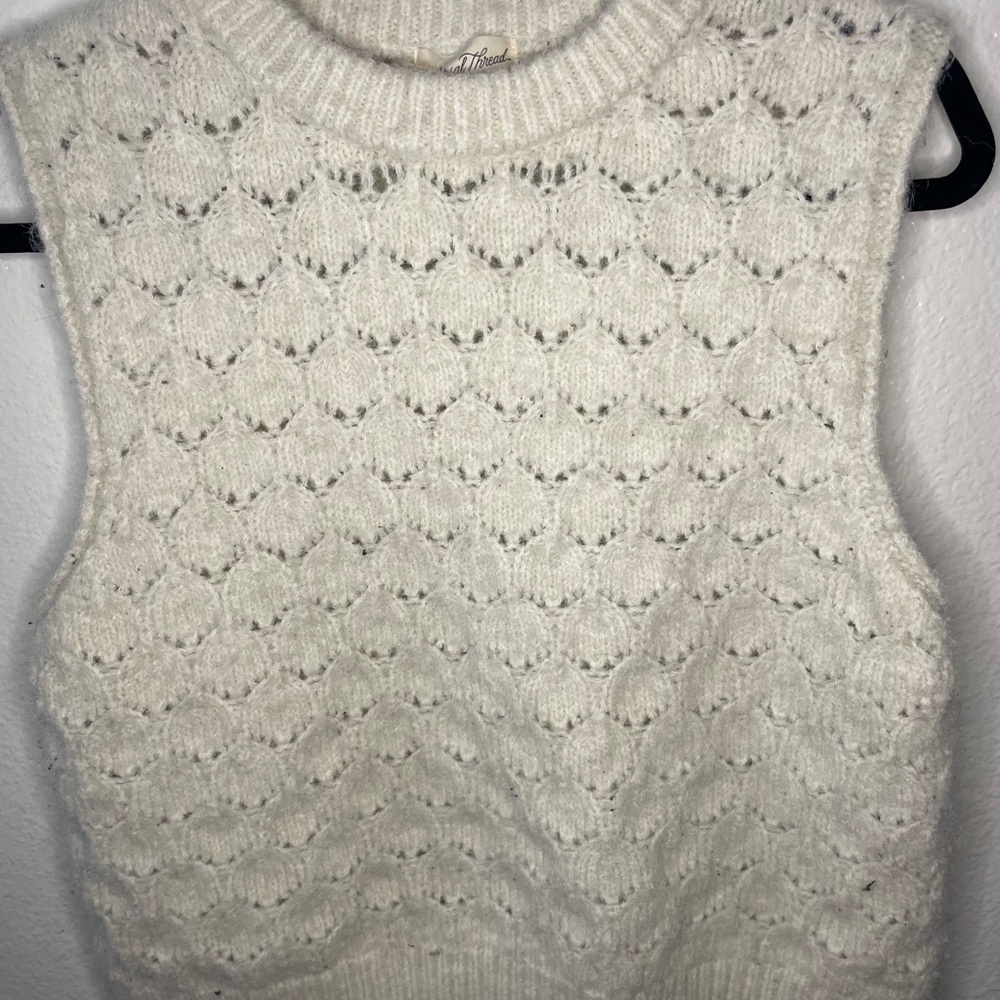Universal Thread Cream Crew Neck Sweater